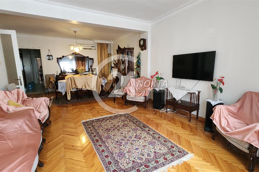 ŞİŞLİ SIRACEVİZLERDE BAKIMLI BİNADA KATTA TEK 4+1 180 m2