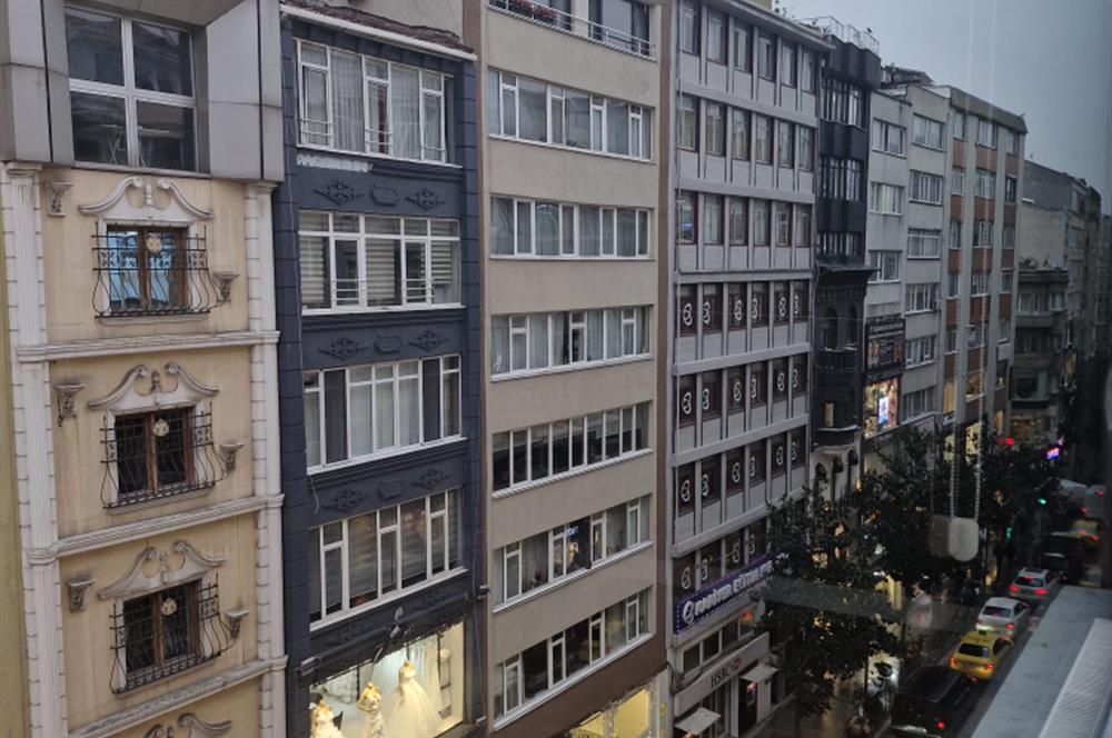 NİŞANTAŞI RUMELİ CADDESİNDE MODERNİZE EDİLMİŞGENİŞ VE KEYİFLİ 2+1