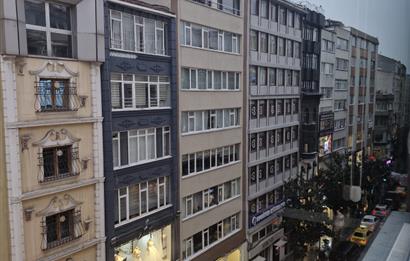 NİŞANTAŞI RUMELİ CADDESİNDE MODERNİZE EDİLMİŞGENİŞ VE KEYİFLİ 2+1
