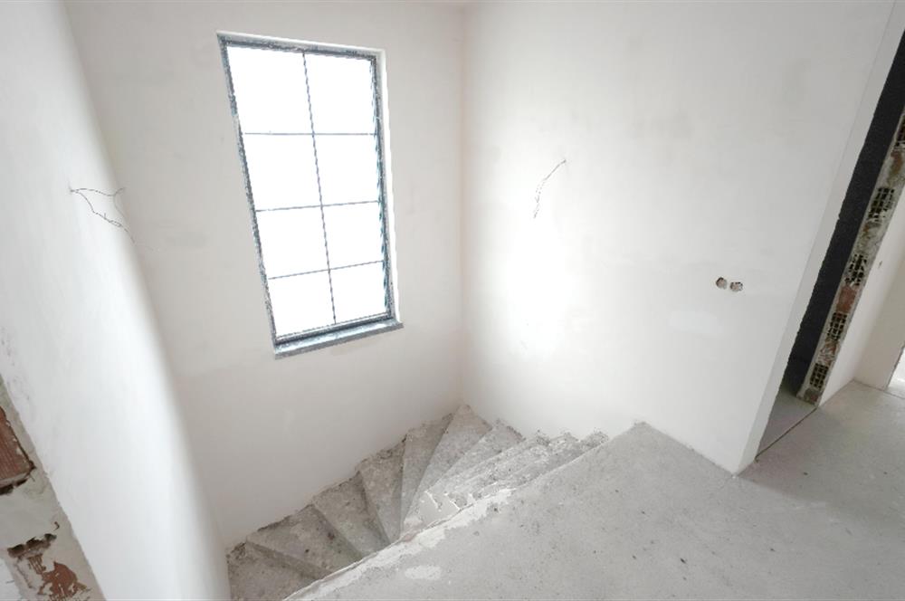 DODURGA'DA İLERİ NATAMAM TESLİM GENİŞ BAHÇELİ SATILIK VİLLA