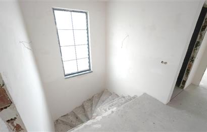 DODURGA'DA İLERİ NATAMAM TESLİM GENİŞ BAHÇELİ SATILIK VİLLA