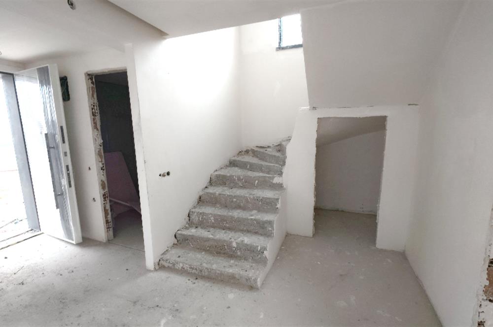 DODURGA'DA İLERİ NATAMAM TESLİM GENİŞ BAHÇELİ SATILIK VİLLA