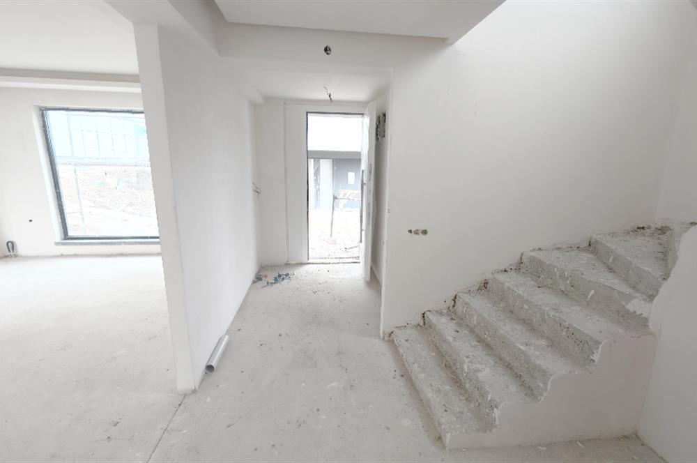 DODURGA'DA İLERİ NATAMAM TESLİM GENİŞ BAHÇELİ SATILIK VİLLA