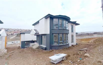 DODURGA'DA İLERİ NATAMAM TESLİM GENİŞ BAHÇELİ SATILIK VİLLA