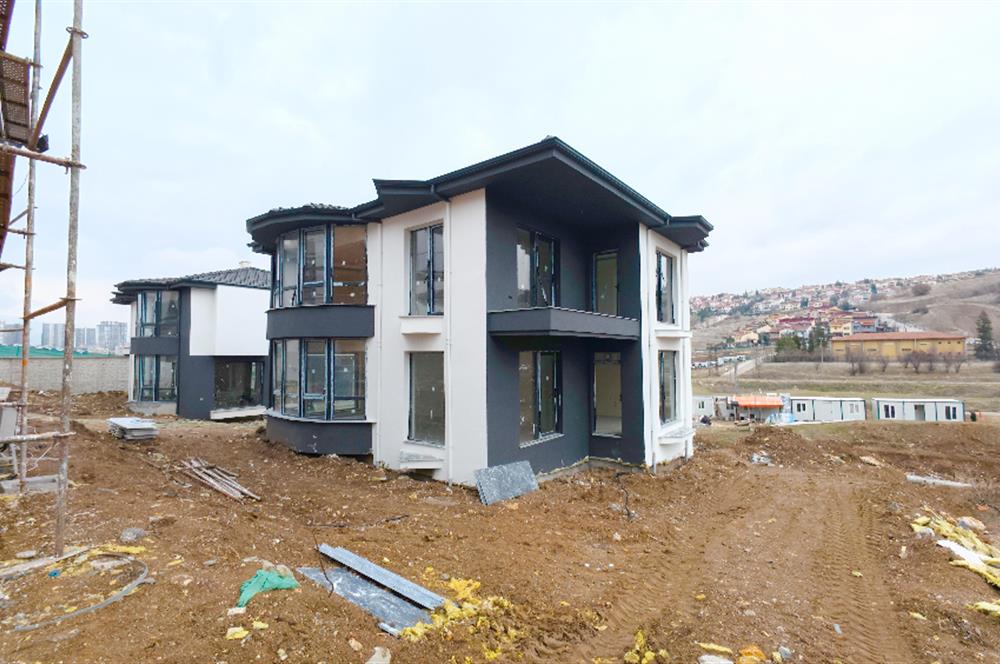 DODURGA'DA İLERİ NATAMAM TESLİM GENİŞ BAHÇELİ SATILIK VİLLA