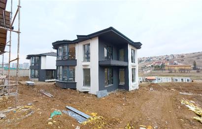 DODURGA'DA İLERİ NATAMAM TESLİM GENİŞ BAHÇELİ SATILIK VİLLA