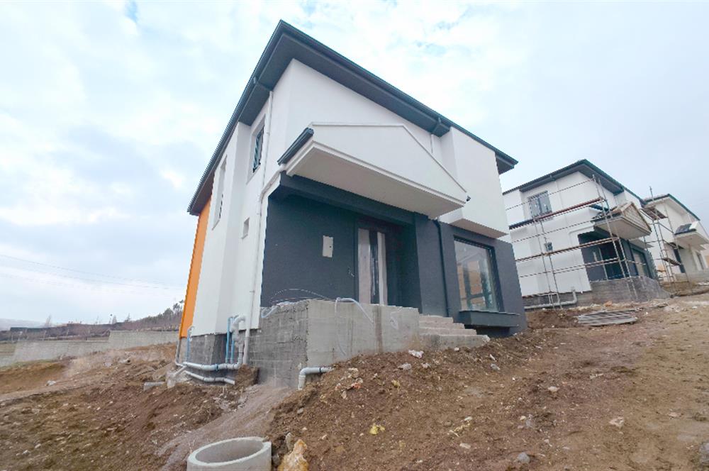 DODURGA'DA İLERİ NATAMAM TESLİM GENİŞ BAHÇELİ SATILIK VİLLA