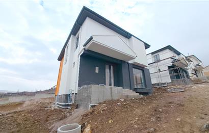 DODURGA'DA İLERİ NATAMAM TESLİM GENİŞ BAHÇELİ SATILIK VİLLA