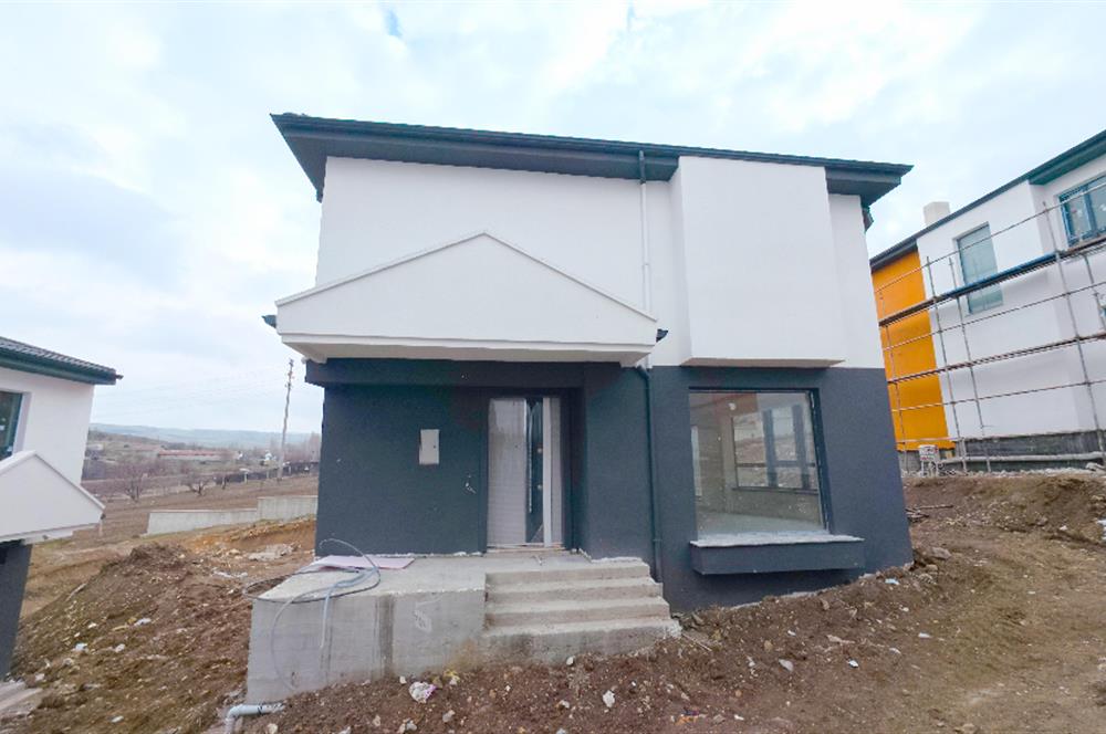 DODURGA'DA İLERİ NATAMAM TESLİM GENİŞ BAHÇELİ SATILIK VİLLA