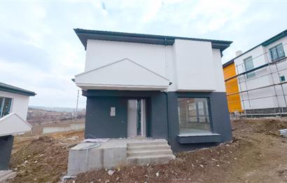 DODURGA'DA İLERİ NATAMAM TESLİM GENİŞ BAHÇELİ SATILIK VİLLA