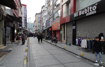FATİH NİŞANCA’DA HAREKETLİ ASYA SOKAK’TA 5,20 M VİTRİNLİ KİRALIK DÜKKAN | 90 M²