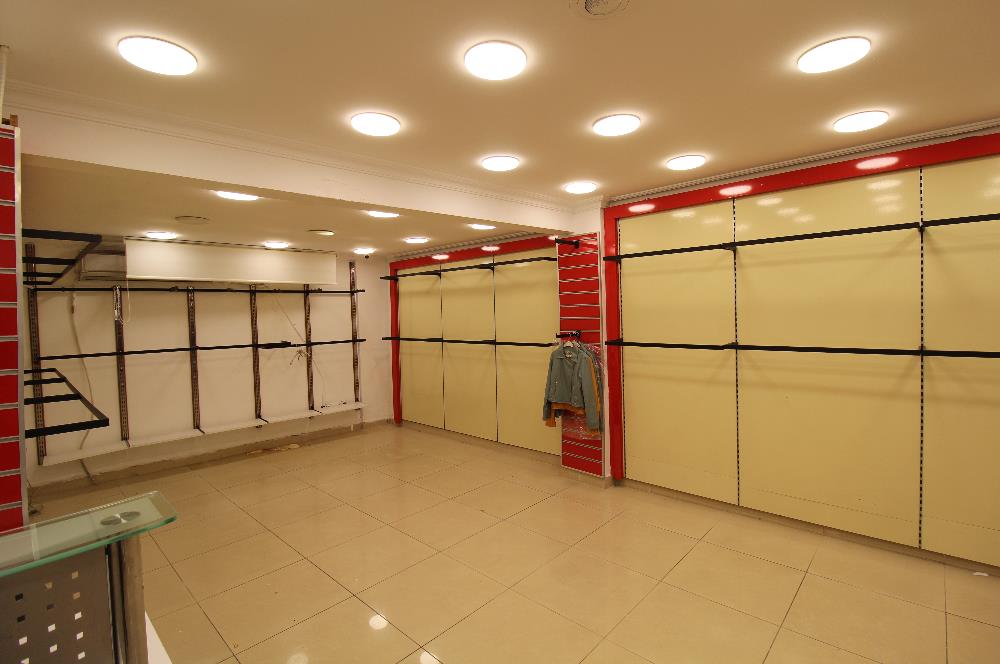 FATİH NİŞANCA’DA HAREKETLİ ASYA SOKAK’TA 5,20 M VİTRİNLİ KİRALIK DÜKKAN | 90 M²
