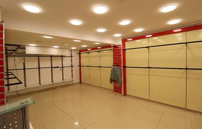 FATİH NİŞANCA’DA HAREKETLİ ASYA SOKAK’TA 5,20 M VİTRİNLİ KİRALIK DÜKKAN | 90 M²