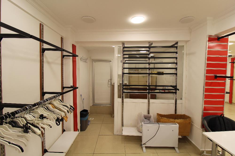FATİH NİŞANCA’DA HAREKETLİ ASYA SOKAK’TA 5,20 M VİTRİNLİ KİRALIK DÜKKAN | 90 M²