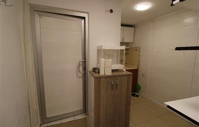 FATİH NİŞANCA’DA HAREKETLİ ASYA SOKAK’TA 5,20 M VİTRİNLİ KİRALIK DÜKKAN | 90 M²