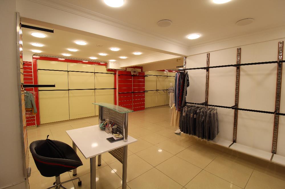 FATİH NİŞANCA’DA HAREKETLİ ASYA SOKAK’TA 5,20 M VİTRİNLİ KİRALIK DÜKKAN | 90 M²