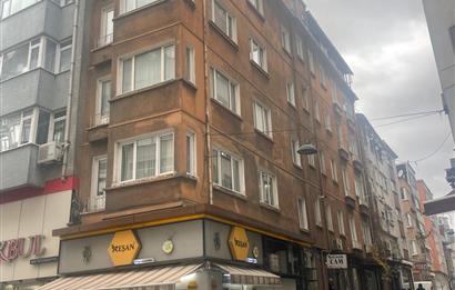 ŞİŞLİ KURTULUŞ CADDESİNDE KÖŞE VE ÇİFT CEPHELİ BİNA