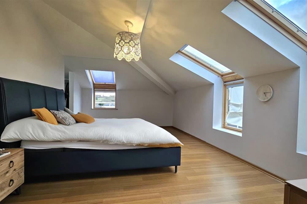 ZEKERİYAKÖY SİTELERDE BATI YURDU KARŞISI SATILIK ÇATI DUBLEKS