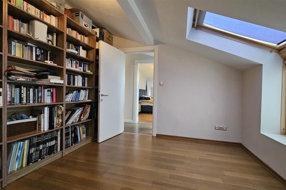 ZEKERİYAKÖY SİTELERDE BATI YURDU KARŞISI SATILIK ÇATI DUBLEKS