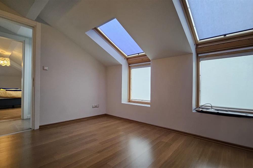 ZEKERİYAKÖY SİTELERDE BATI YURDU KARŞISI SATILIK ÇATI DUBLEKS