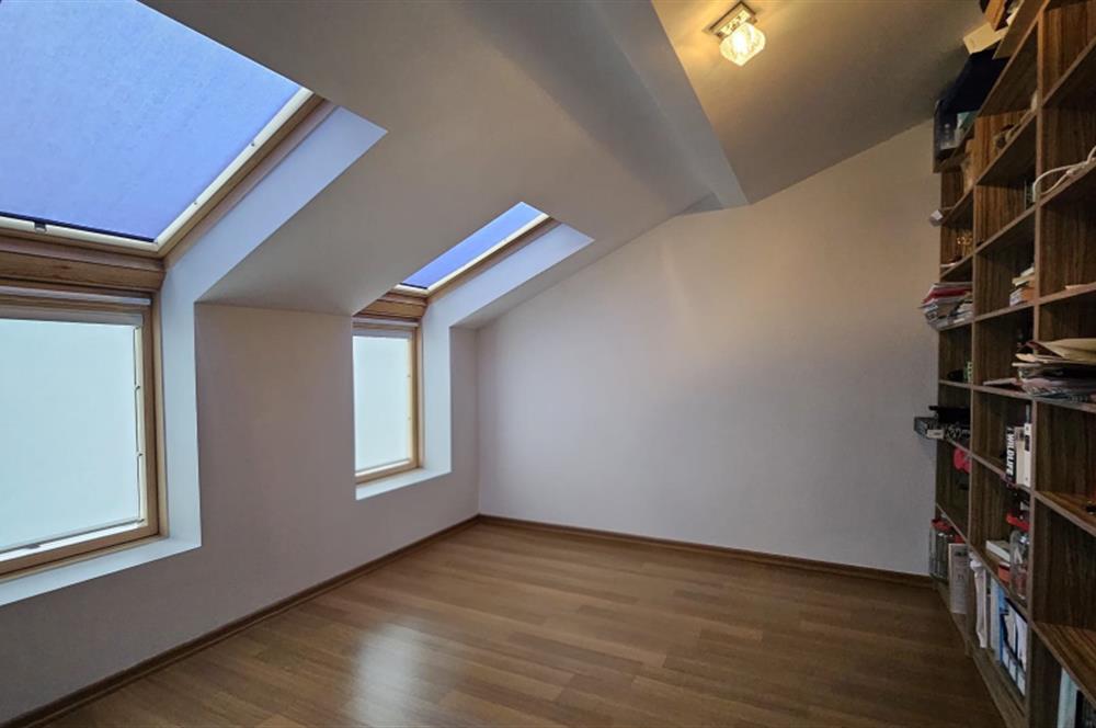 ZEKERİYAKÖY SİTELERDE BATI YURDU KARŞISI SATILIK ÇATI DUBLEKS