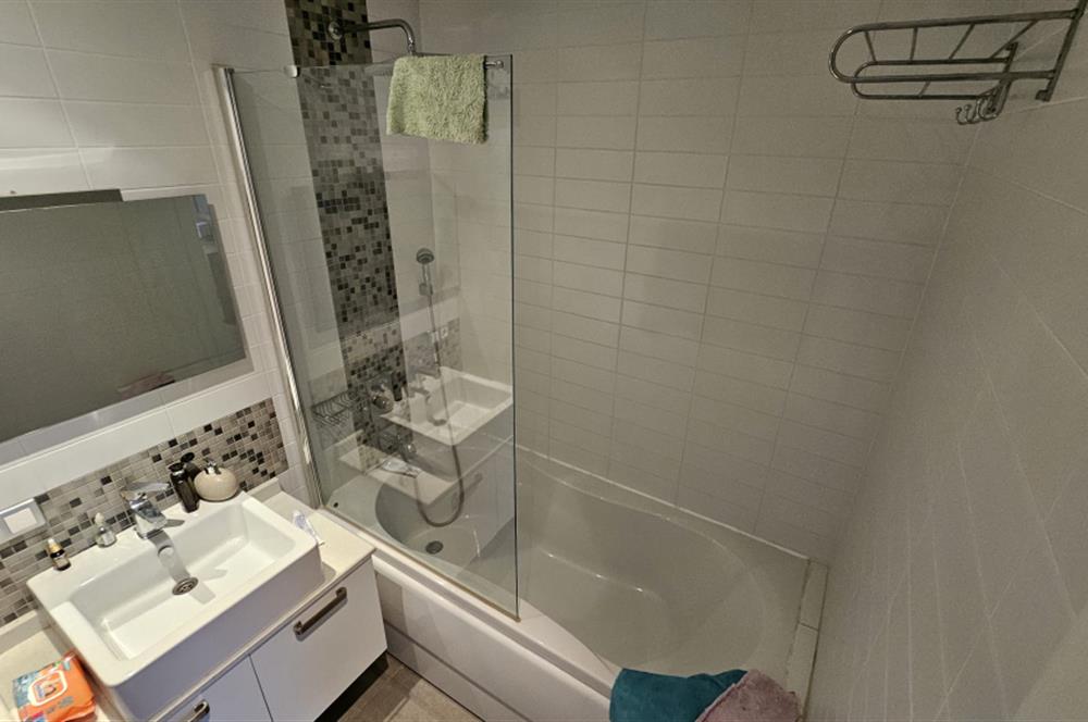 ZEKERİYAKÖY SİTELERDE BATI YURDU KARŞISI SATILIK ÇATI DUBLEKS