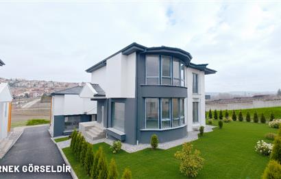 DODURGA'DA İLERİ NATAMAM TESLİM GENİŞ BAHÇELİ SATILIK VİLLA