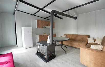 C21 Cius; Kumsaz’da Bahçeli–Teraslı Yazlık Prefabrik Ev