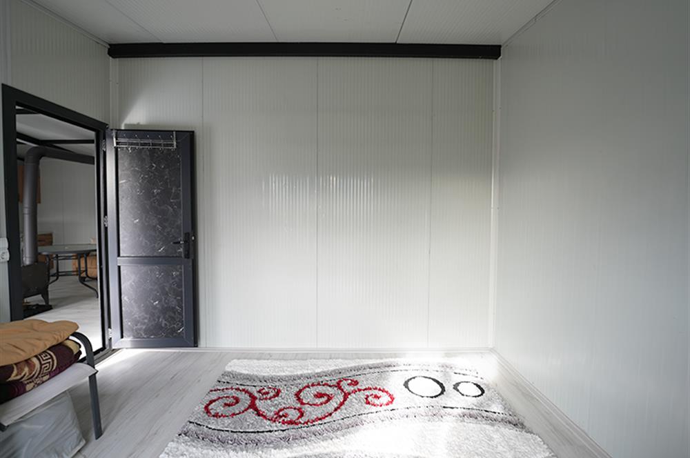 C21 Cius; Kumsaz’da Bahçeli–Teraslı Yazlık Prefabrik Ev