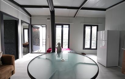 C21 Cius; Kumsaz’da Bahçeli–Teraslı Yazlık Prefabrik Ev