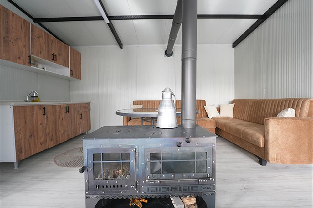 C21 Cius; Kumsaz’da Bahçeli–Teraslı Yazlık Prefabrik Ev