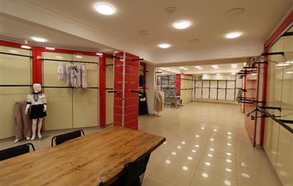 FATİH NİŞANCA’DA HAREKETLİ ASYA SOKAK’TA 5,20 M VİTRİNLİ KİRALIK DÜKKAN | 90 M²