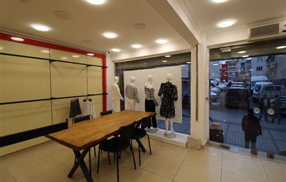 FATİH NİŞANCA’DA HAREKETLİ ASYA SOKAK’TA 5,20 M VİTRİNLİ KİRALIK DÜKKAN | 90 M²