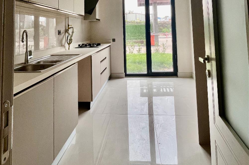 Emlak Konutlarında 3Cephe Bahçe Kullanımlı Kiralık Daire