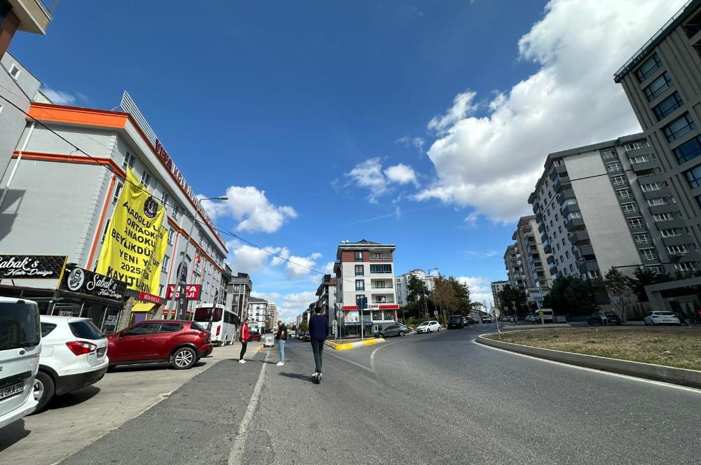 BEYLİKDÜZÜ KAVAKLIDA OKUL KİRACILI SATILIK KOMPLE BİNA