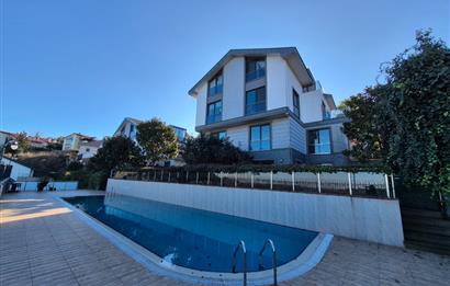 Uskumruköy Lotus Life'ta Havuz Cepheli Bahçe Dubleks