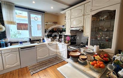 Büyükada Madende deniz manzaralı rıhtımda iskeleli Yalı dairesi