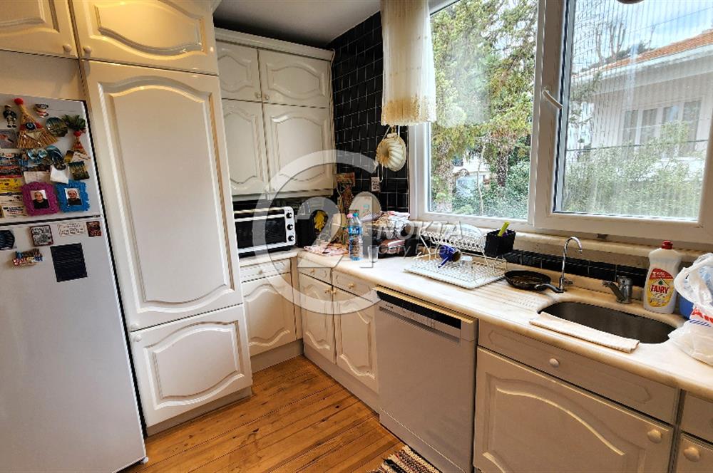 Büyükada Madende deniz manzaralı rıhtımda iskeleli Yalı dairesi