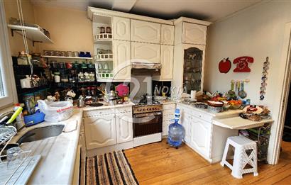 Büyükada Madende deniz manzaralı rıhtımda iskeleli Yalı dairesi