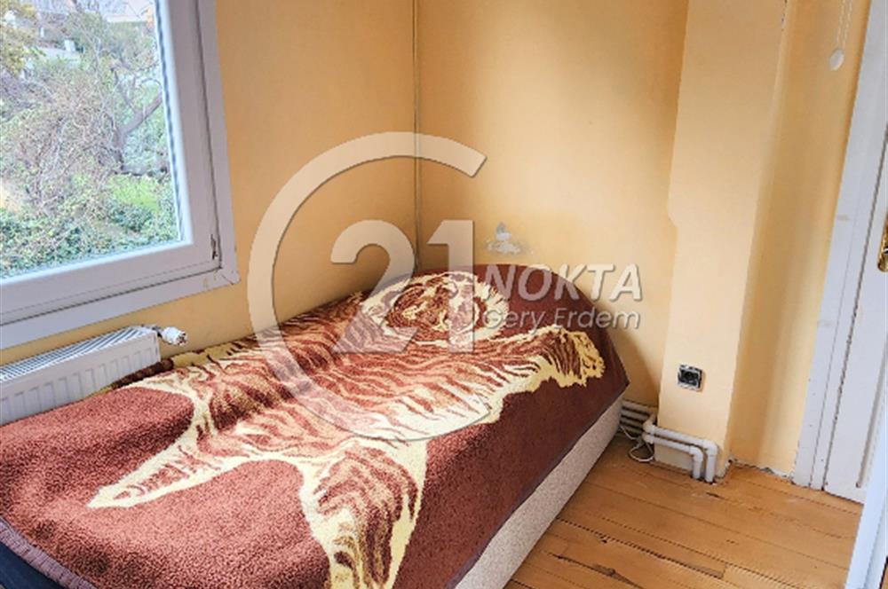 Büyükada Madende deniz manzaralı rıhtımda iskeleli Yalı dairesi