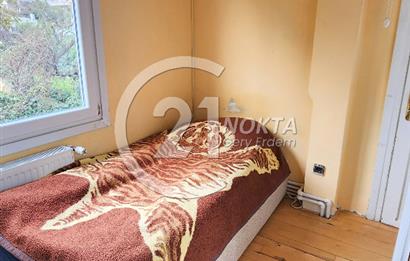 Büyükada Madende deniz manzaralı rıhtımda iskeleli Yalı dairesi