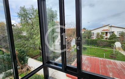 Büyükada Madende deniz manzaralı rıhtımda iskeleli Yalı dairesi