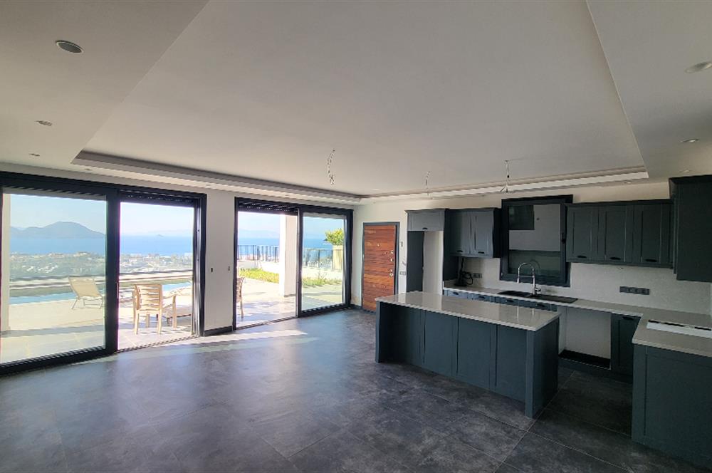 Panoramik Deniz Manzaralı Özel Havuzlu Satılık Lüks Villa