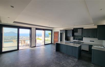 Panoramik Deniz Manzaralı Özel Havuzlu Satılık Lüks Villa