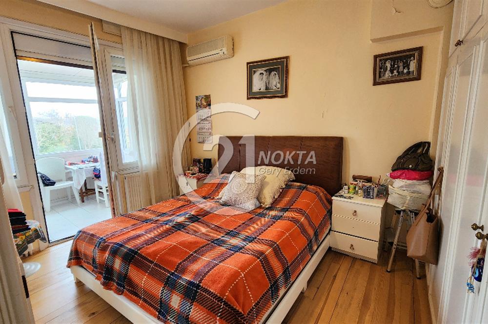 Büyükada Madende deniz manzaralı rıhtımda iskeleli Yalı dairesi