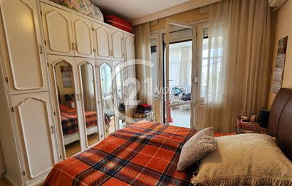 Büyükada Madende deniz manzaralı rıhtımda iskeleli Yalı dairesi