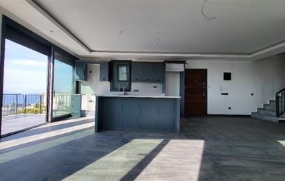 Panoramik Deniz Manzaralı Özel Havuzlu Satılık Lüks Villa