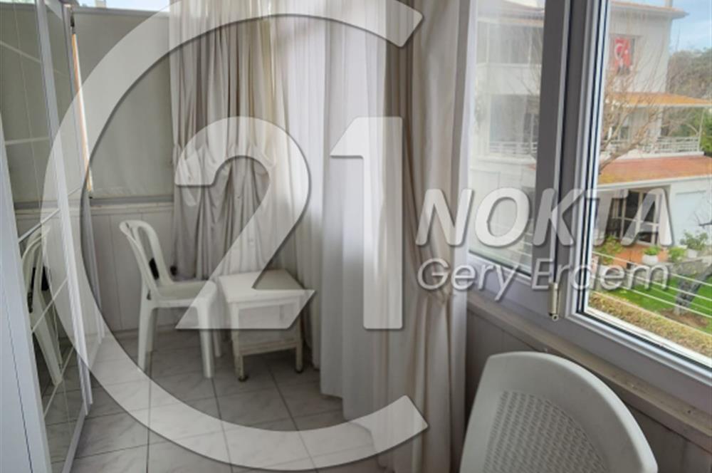 Büyükada Madende deniz manzaralı rıhtımda iskeleli Yalı dairesi