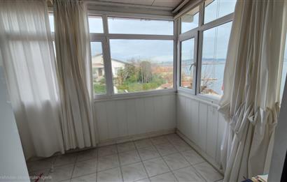 Büyükada Madende deniz manzaralı rıhtımda iskeleli Yalı dairesi