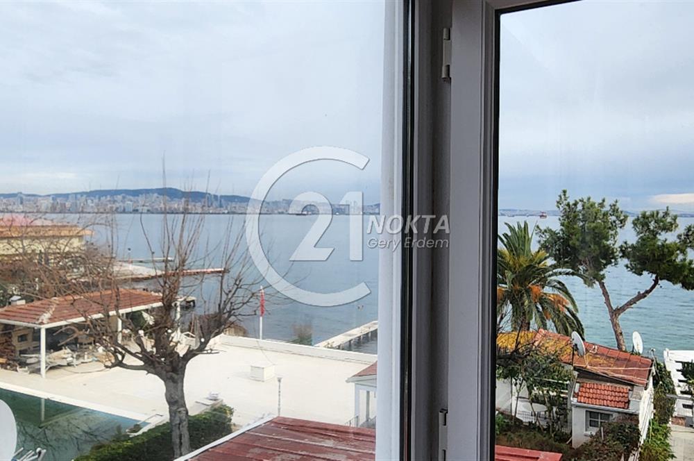 Büyükada Madende deniz manzaralı rıhtımda iskeleli Yalı dairesi